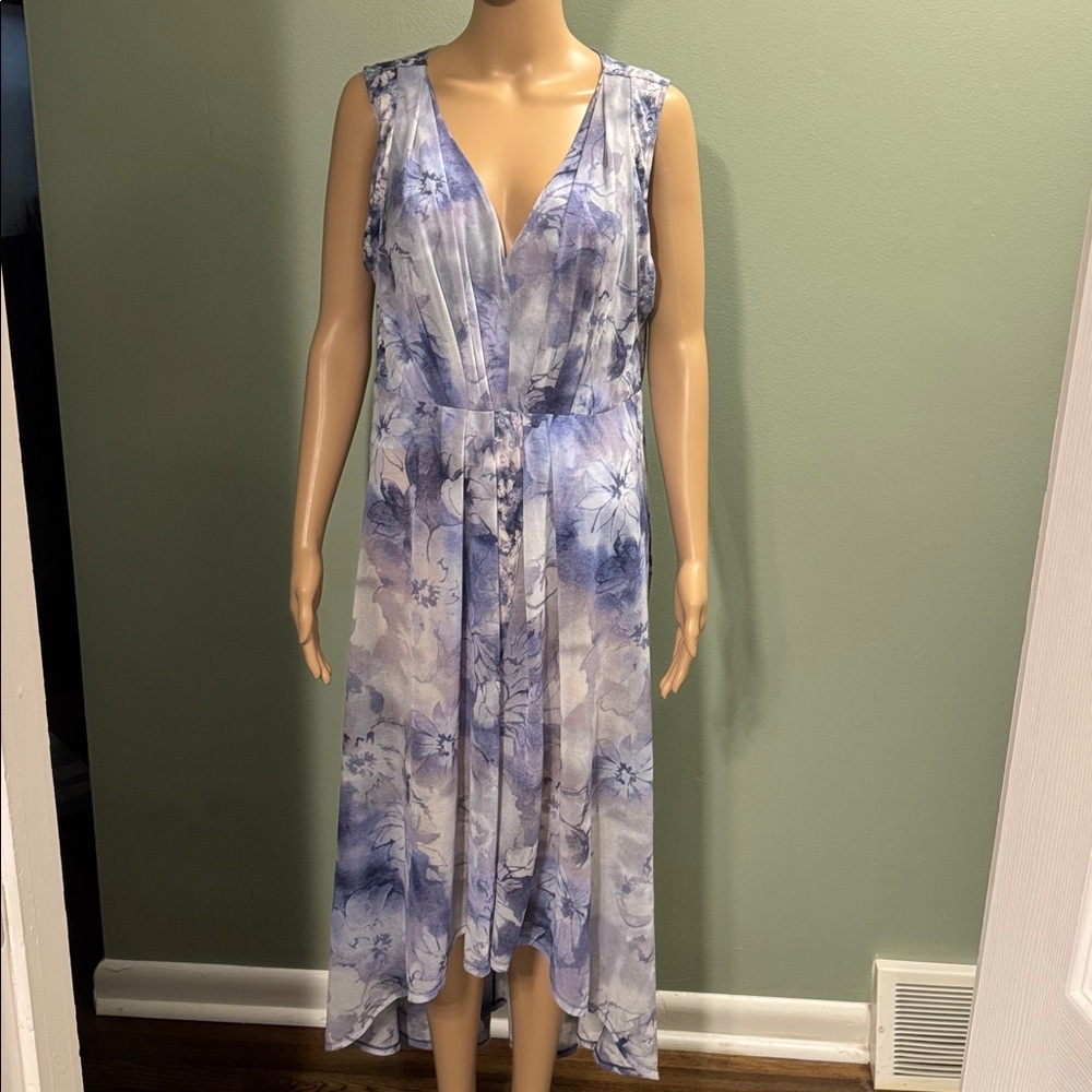 Simply Vera Vera Wang Blue and White Floral Sleeveless V-Neck Dress